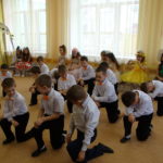 танец мальчиков для девочек 